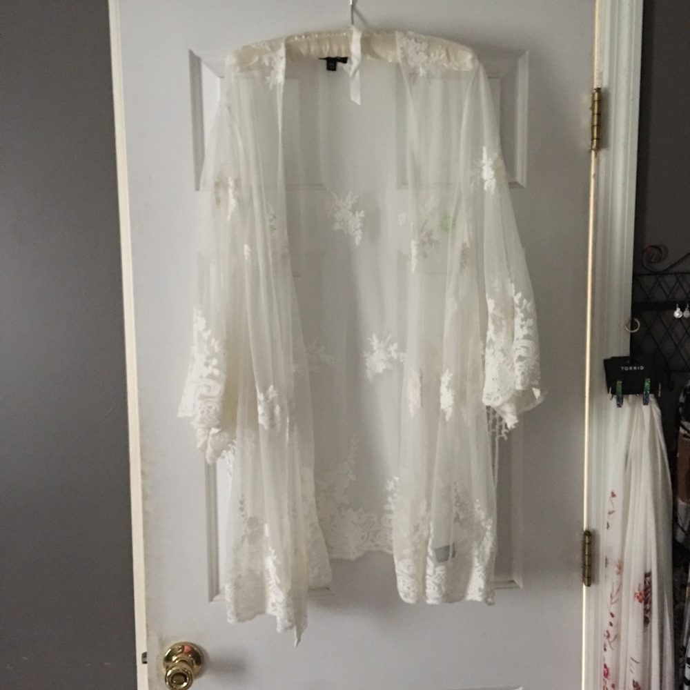 Torrid 3/4X White Embroidered with Fringe Kimono